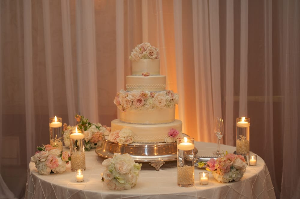 37 Creative Wedding Cake Table Decorations