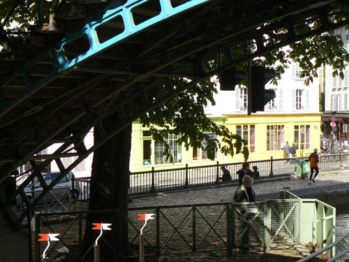 passerelle bleue.jpg