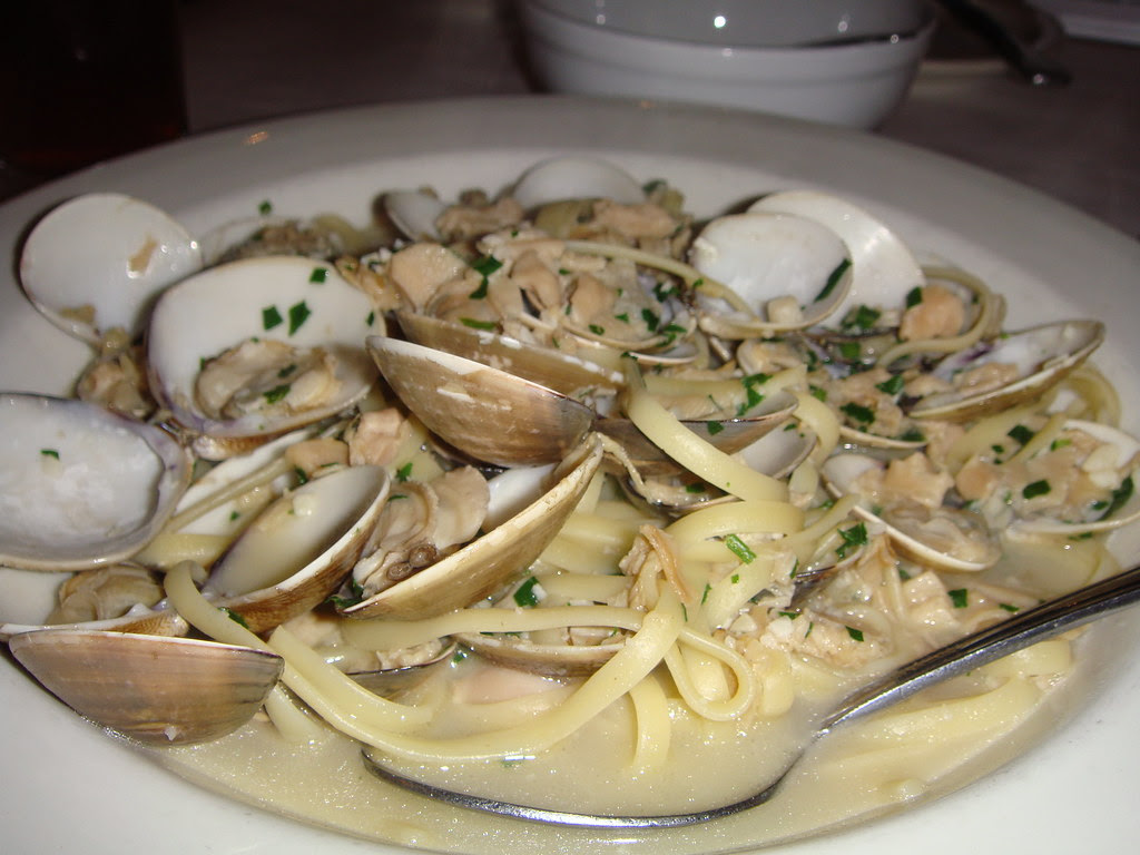 Linguine with clams