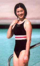 元五輪選手が水着企画 ミズノ 千葉すずさんと 元五輪選手が水着を企画 千葉すずさん 自ら企画開発した水着を着用した競泳の元五輪代表選手の千葉すずさん 四国新聞社