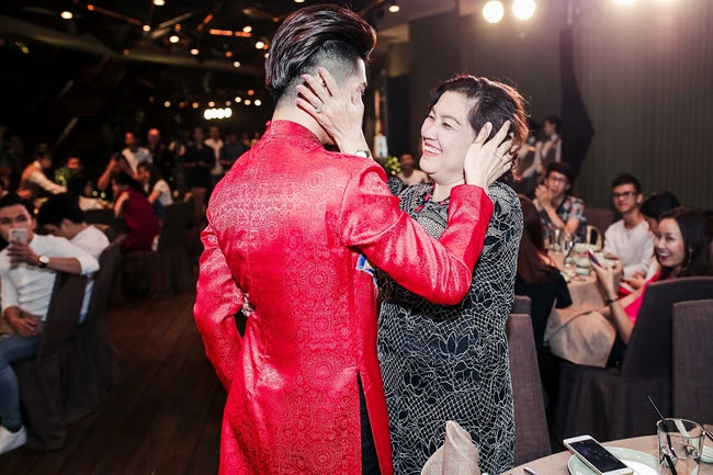 Xúc động trước những khoảng khắc hiếu thảo của Noo Phước Thịnh dành cho mẹ - Ảnh 12.