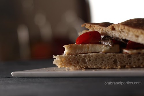 Focaccia di Corrado Assenza con formaggio Halloumi alla piastra