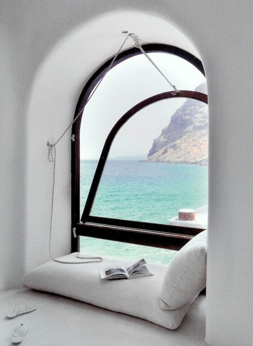 myidealhome:

superb reading window nook (via Google)
