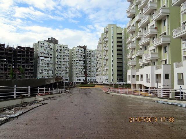 Wide Driveway - Monsoon Offer July 2013 of Ishwar Parmar Group's River Residency on Dehu Alandi Road at Chikhali, PCMC, Pune 412114