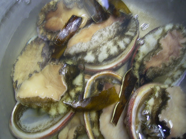尾鷲のとこぶしを だまし煮しました 魚せき寿司のお楽しみ