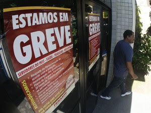 Greve dos servidores do Instituto Nacional de Seguro Social (INSS) - agência da Pedreira.  (Foto: Tarso Sarraf)