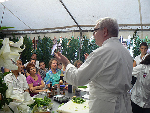 M. Cardaillac devant son auditoire.jpg