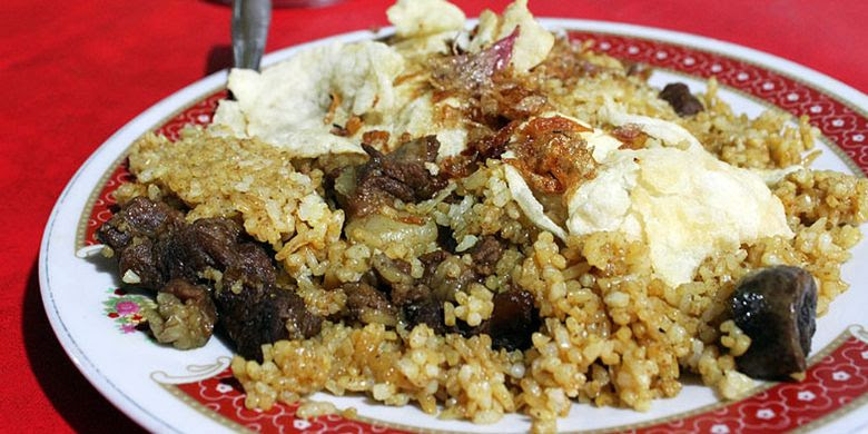 5 Nasi Goreng Pinggir Jalan dengan Rasa Bintang Lima 5 Nasi Goreng Pinggir Jalan dengan Rasa Bintang Lima