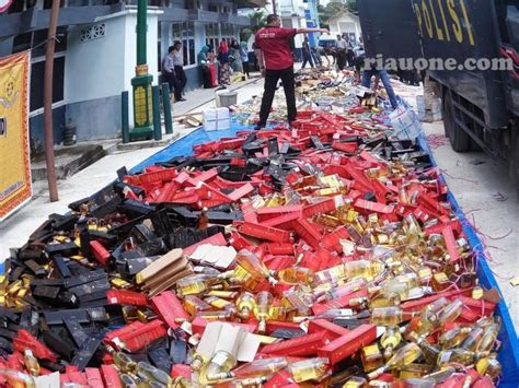 minuman keras merek luar dimusnahkan mulai tequila red