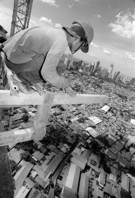 Indonesian construction workers (23 photos)