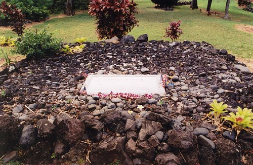 Lindbergh's Grave by shannyvan.