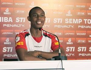 Wellington do São Paulo durante coletiva (Foto: Carlos Augusto Ferrari)