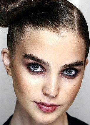 makeup trends. Smokey eyes make-up model