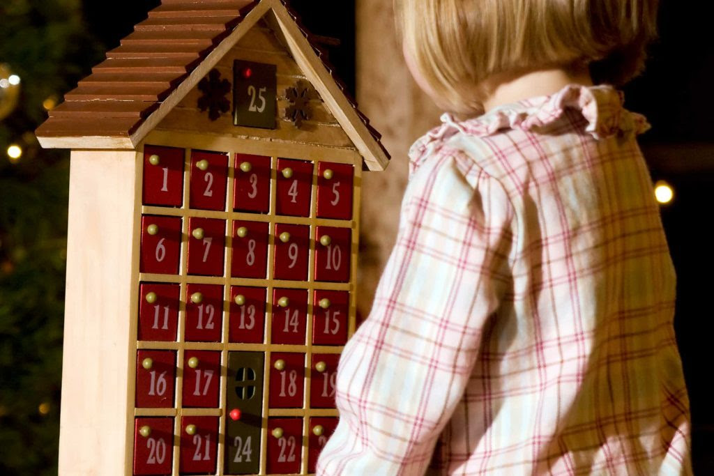 christmas_tradiotions_steal_around_world_candy_calendar