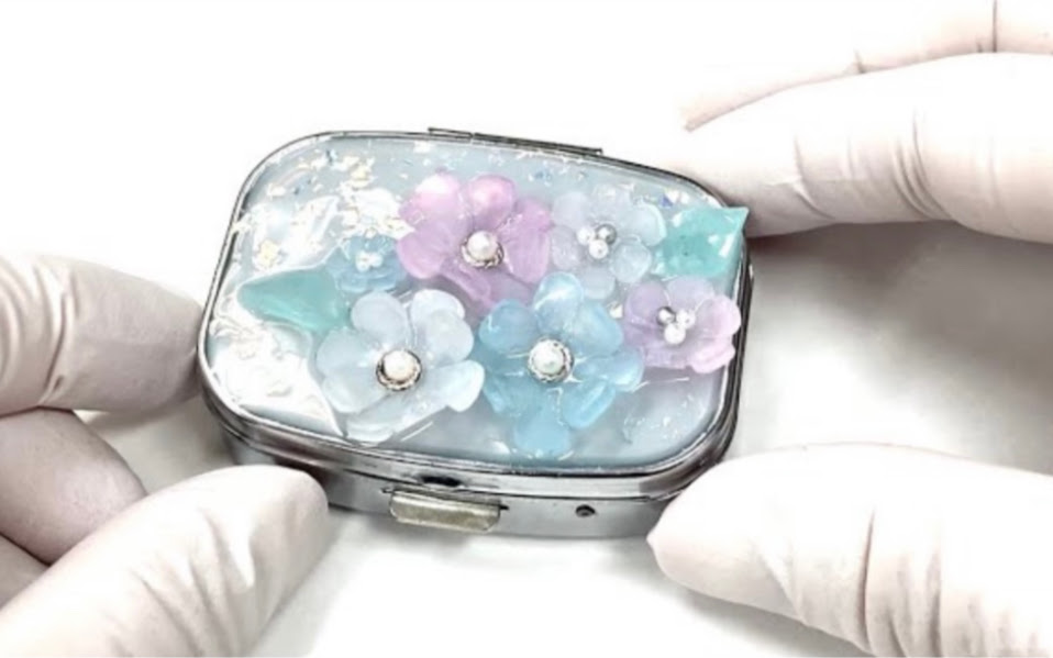 日本滴胶 Uvレジン プラ板 100均 お花のピルケース作ってみました Uv Resin Flower Pill Case 哔哩哔哩