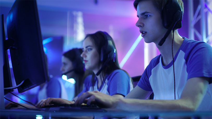 Eスポーツが知りたい 戦場を駆け抜けろ Fps Spaia スパイア