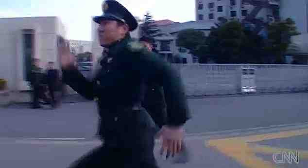 Chinese keystone cops running after the reporters car