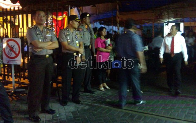 Umat Kristiani Ikuti Misa Natal