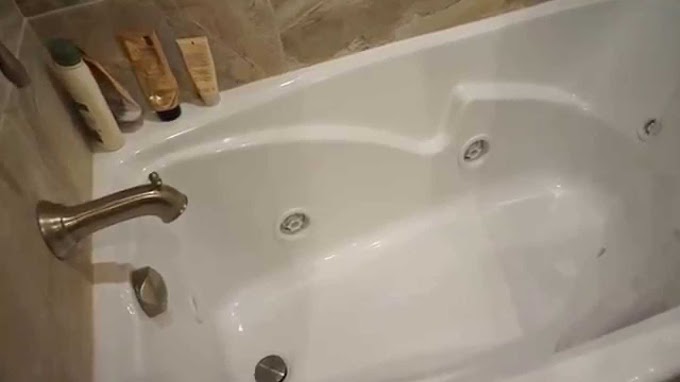 What Is Jacuzzi Bath Tub - What's the Difference Between a Jacuzzi and a Hot Tub ... / Jacuzzi tubs are popular worldwide, especially in modern homes.