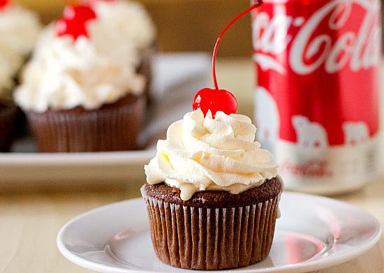 gastrogirl:

cherry coke float cupcakes.
