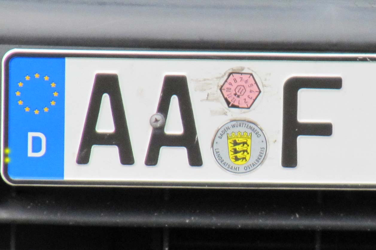 Witzige Kennzeichen