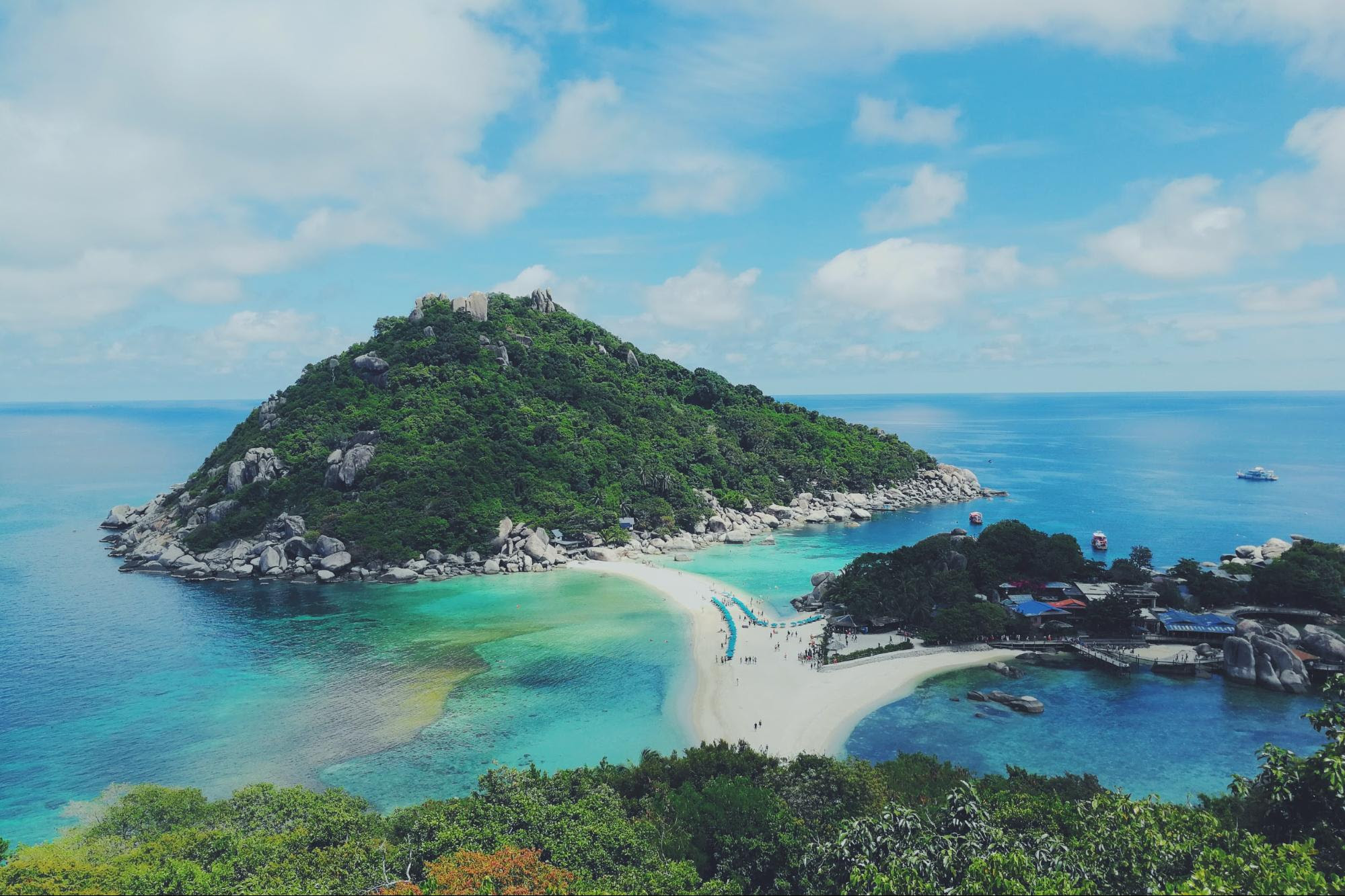 ナンユアン島を目の前に望むリゾートホテル Dusit Buncha Resort タイ タオ島 どこへ行こうか 旅と ごはんと トレランと 高尾で暮らす夫婦のブログ