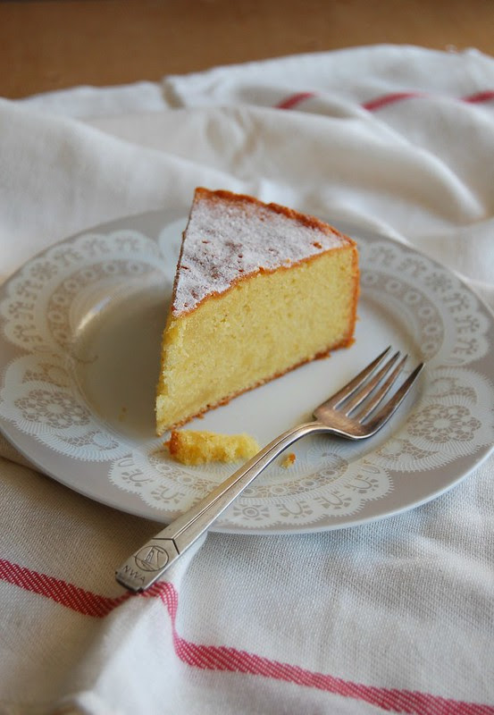 Easy almond cake / Bolo fácil de amêndoa