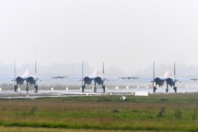Độc nhất, chưa từng có: Cả 5 tiêm kích Su-30SM cất cánh cùng lúc từ sân bay Nội Bài - Ảnh 4.