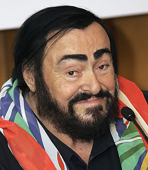 http://bloghopenchangery.files.wordpress.com/2009/05/pavarotti_0905.jpg