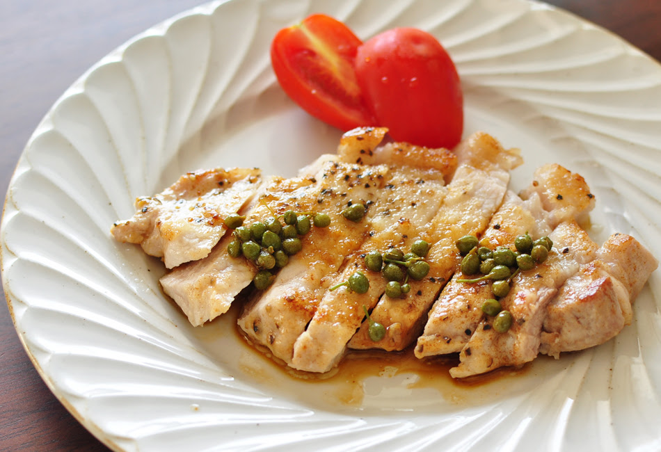 豚肉 青実山椒で食欲をぴりっと刺激 ポークソテー山椒ソース添え かな姐さんのお取り寄せのレシピ Vol 16 おいしいマルシェ Powered By おとりよせネット