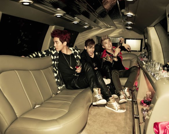 Hands Up 2pm