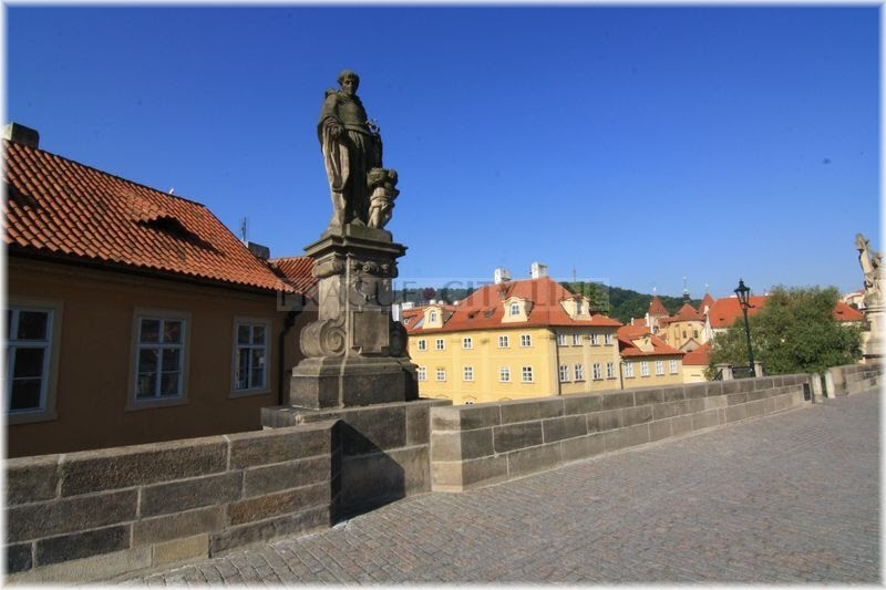 Sochy na Karlově mostě - základní informace