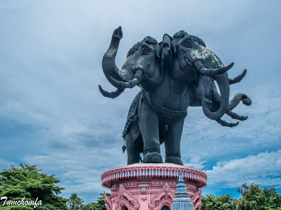 statues et monuments gigantesques, colossaux et énormes dans le monde
