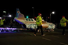 'help santa toy parade'