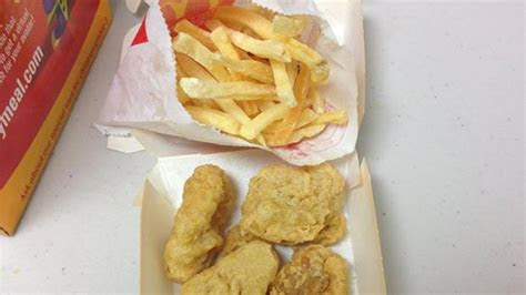 Schau dir unsere auswahl an mcdonalds logo an, um die tollsten einzigartigen oder spezialgefertigten handgemachten stücke aus unseren shops für grafikdesign . âHappy Mealâ des Grauens: So sieht ein McDonaldâs-MenÃ¼