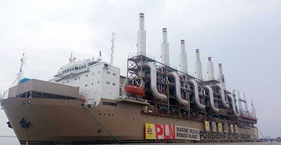 Ambon, Malukupost.com - Kapal pembangkit listrik Karadeniz Powership Yasin Bey milik Karpowership, anggota Grup Energi Karadeniz, Istanbul, Turki, telah tiba di Ambon sejak Rabu (15/3), dan sementara berlabuh di perairan desa Waai, Malteng. Gubernur Maluku Ir. Said Assagaff menilai, Kapal yang memiliki kapasitas 60 MW tersebut selain memperkuat pelayanan PT PLN mengatasi masalah kekurangan pasokan listrik di Pulau Ambon, namun juga bisa menjadi objek wisata. Apalagi kapal tersebut stand bay selama lima tahun.
