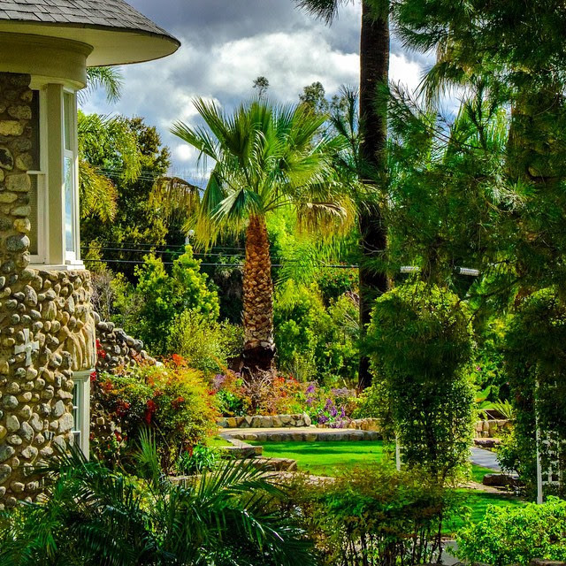 The #garden of the #Tolstoy-Demens #Estate, #RanchoCucamonga, #California. This #house belonged to Peter Demens, an immigrant from #Russia who founded the #city of #StPetersburg, #Florida in 1888. #socal #cali #californiaholics #weather #sky #skyaddiction