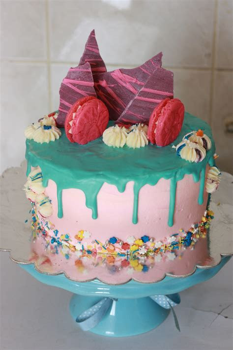 Der ramadan (arabisch رمضان , dmg ramaḍān ‚heißer monat') ist der fastenmonat der muslime und neunter monat des islamischen mondkalenders. Gourmet Cakes Gallery - Best Gourmet Cake Images | Bake Fresh