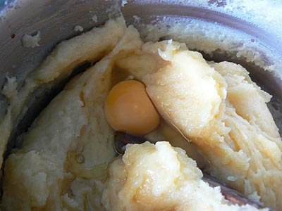 oeuf dans pâte à choux.jpg