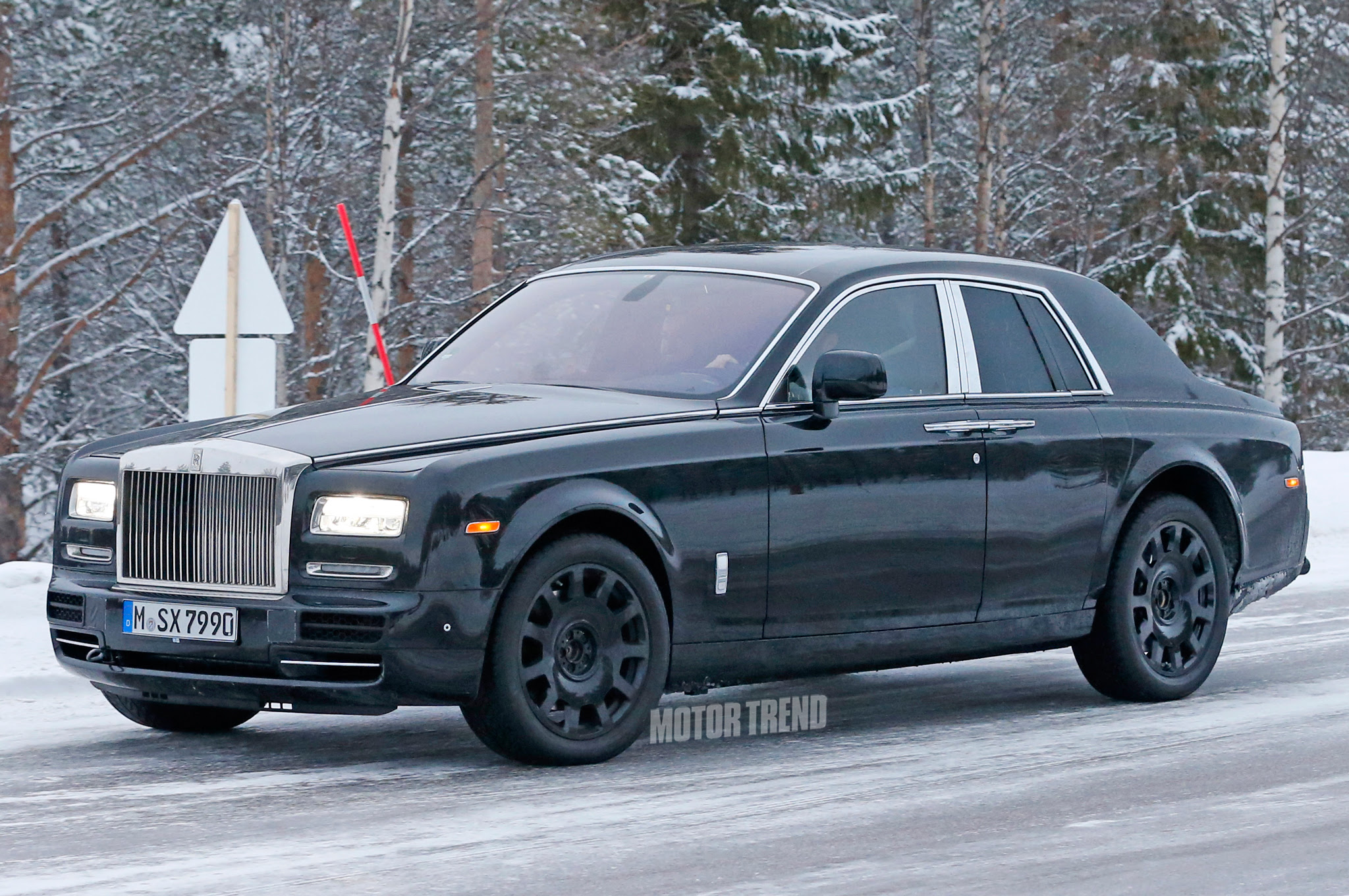 Rolls Royce Cullinan prototype front three quarters 2