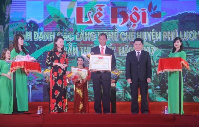 Lễ hội Vinh danh các làng nghề chè huyện Phú Lương lần thứ nhất le hoi vinh danh cac lang nghe che huyen phu luong lan thu nhat