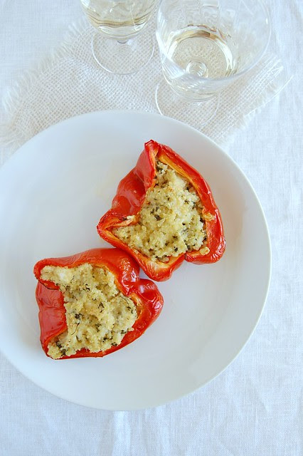 Red peppers stuffed with quinoa, Fontina and goats cheese / Pimentões assados recheados com quinoa, Fontina e queijo de cabra