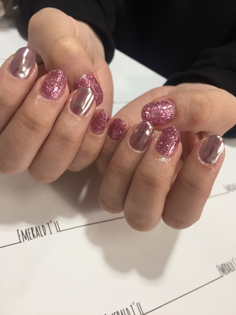 ピンクミラーネイル ラメ 沖縄ネイルサロン エメラルドアイル 沖縄市ネイルサロンemerald I Ll デザイン持ち込みのお店