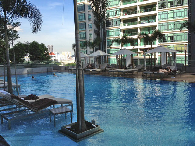 The 8th floor swimming pool