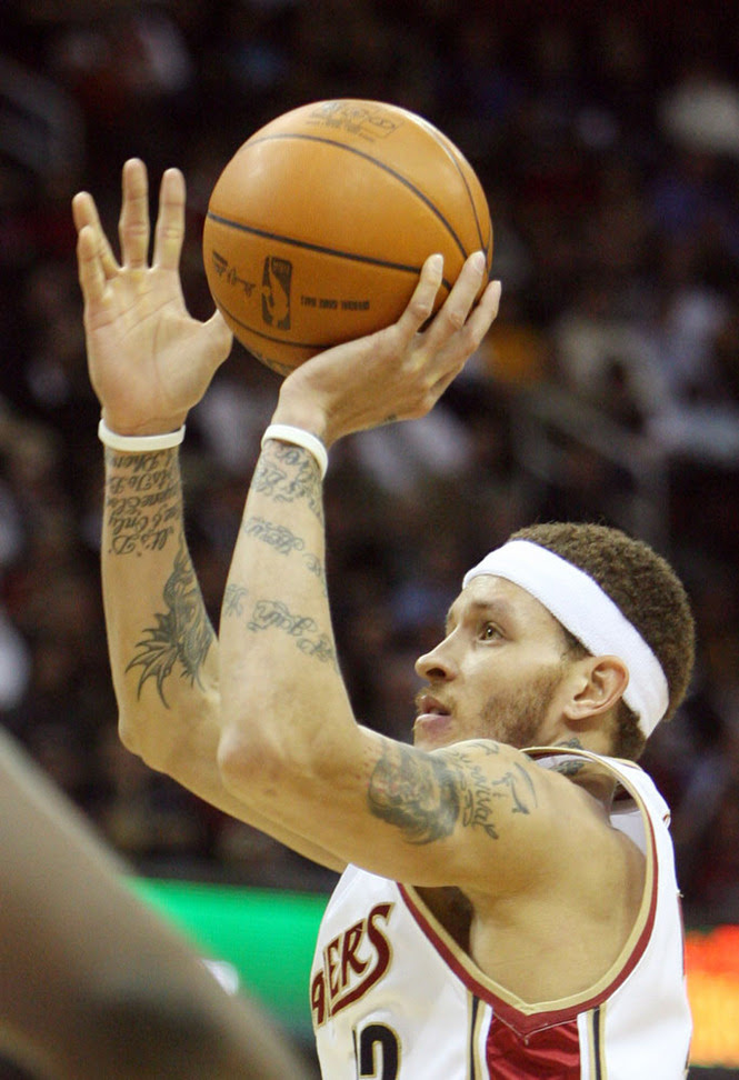 lebron james mother delonte west. images delonte west lebron