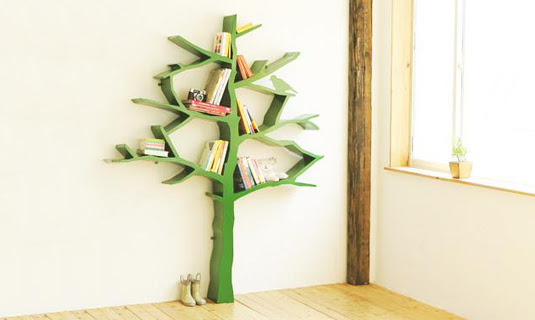 Houten letters en houten boom voor de kinderkamer