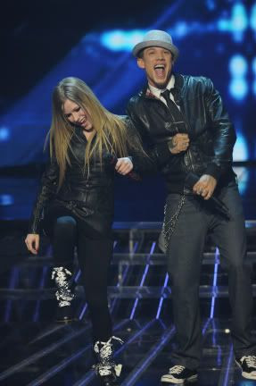 Chris Rene and Avril Lavigne Sing, Dance "Complicated" Chris Rene and Avril Lavigne Sing, Dance "Complicated"