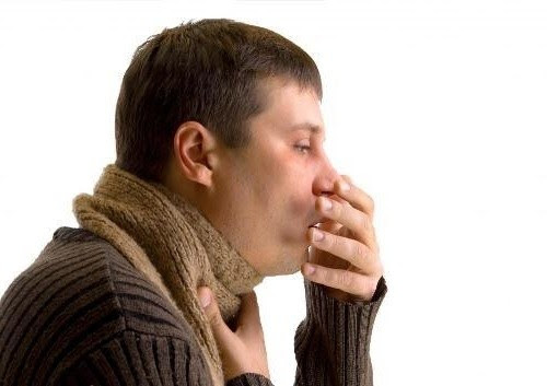 Tùy vào từng giai đoạn bệnh mà có biểu hiện nặng - nhẹ khác nhau như ho, khó thở...