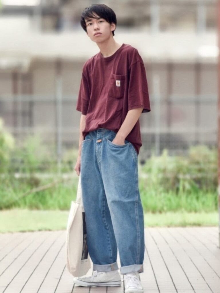 Tシャツ 赤 のメンズコーデ 人気の赤のtシャツを紹介