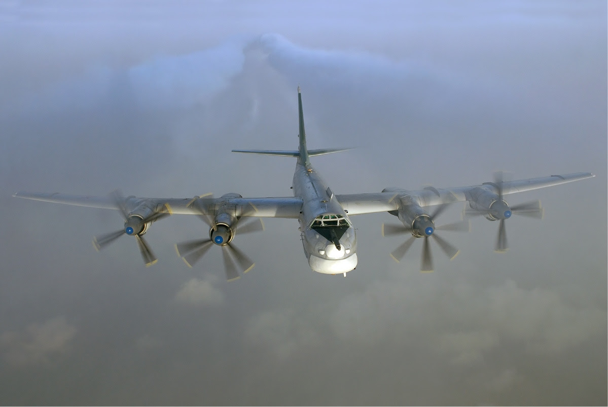 http://upload.wikimedia.org/wikipedia/commons/9/91/Tupolev_Tu-95_in_flight.jpg